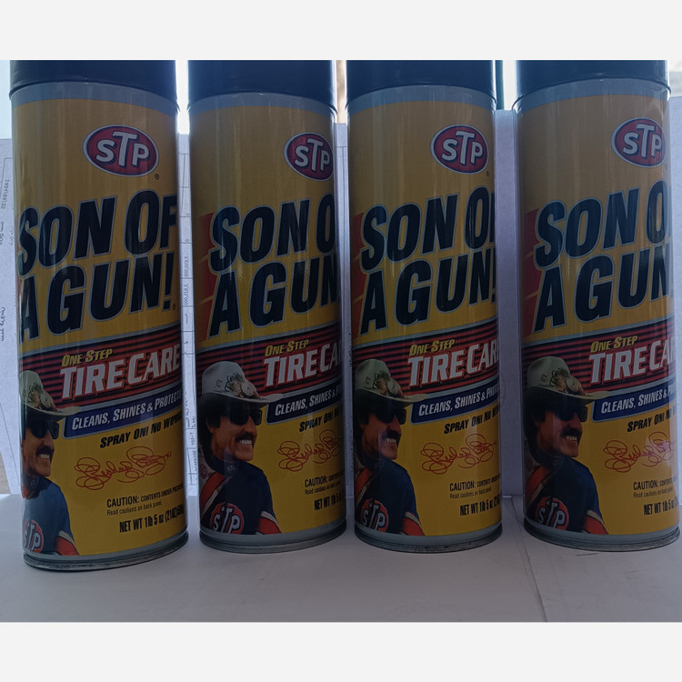 اسپری واکس لاستیک STP (پس کرایه)